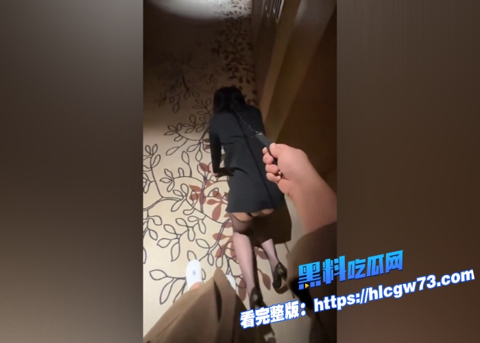 高颜值大学生女神酒店开房被调教落地窗前被栓狗绳喜欢往菊花塞玩具被金主大屌后入 1 高颜值大学生女神酒店开房被调教落地窗前被栓狗绳喜欢往菊花塞玩具被金主大屌后入 1
