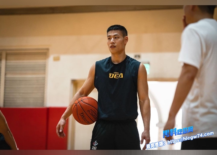广厦队CBA球员林秉圣遭偷拍洗澡全裸照流出体育生大多身强体壮但是jj不是很大 2
