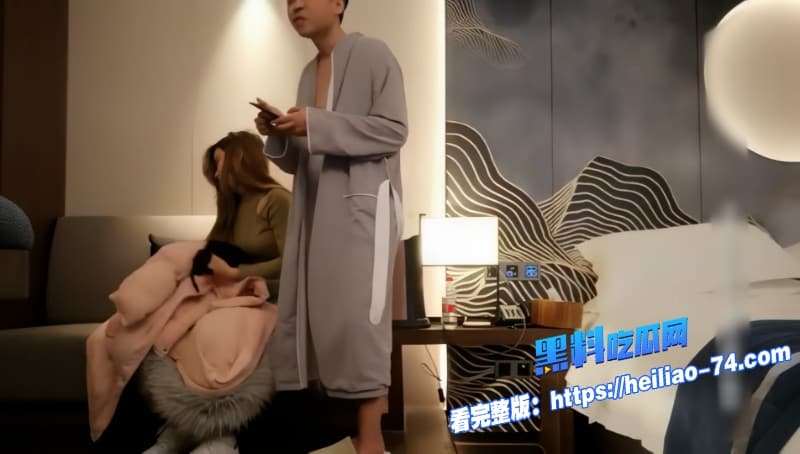 黄先生探花约丰满大奶妹酒店激情大战换上连体情趣黑丝骑乘巨屌狂摇让人看得心痒难耐2