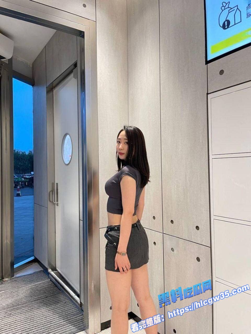 推特高颜值少妇 肉肉 曝光jk制服上门服务 穿各类情趣内衣丝袜口交无套中出10