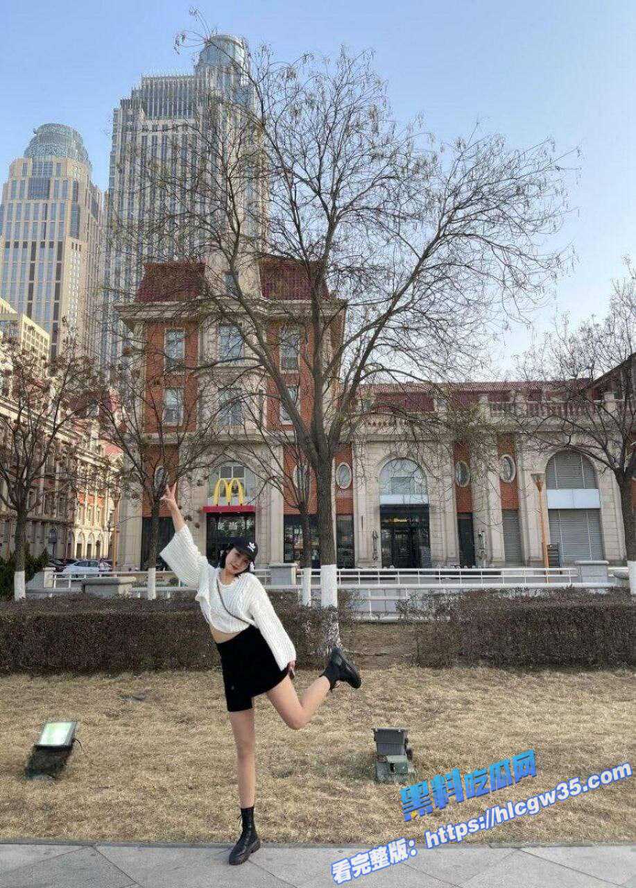 推特高颜值少妇 肉肉 曝光jk制服上门服务 穿各类情趣内衣丝袜口交无套中出28