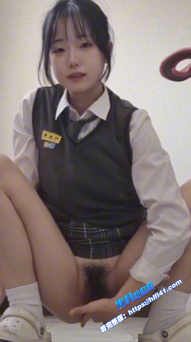 清纯可爱学生妹私下竟是反差婊在学校楼梯小穴自拍扣穴自慰简直就是小母狗 图9