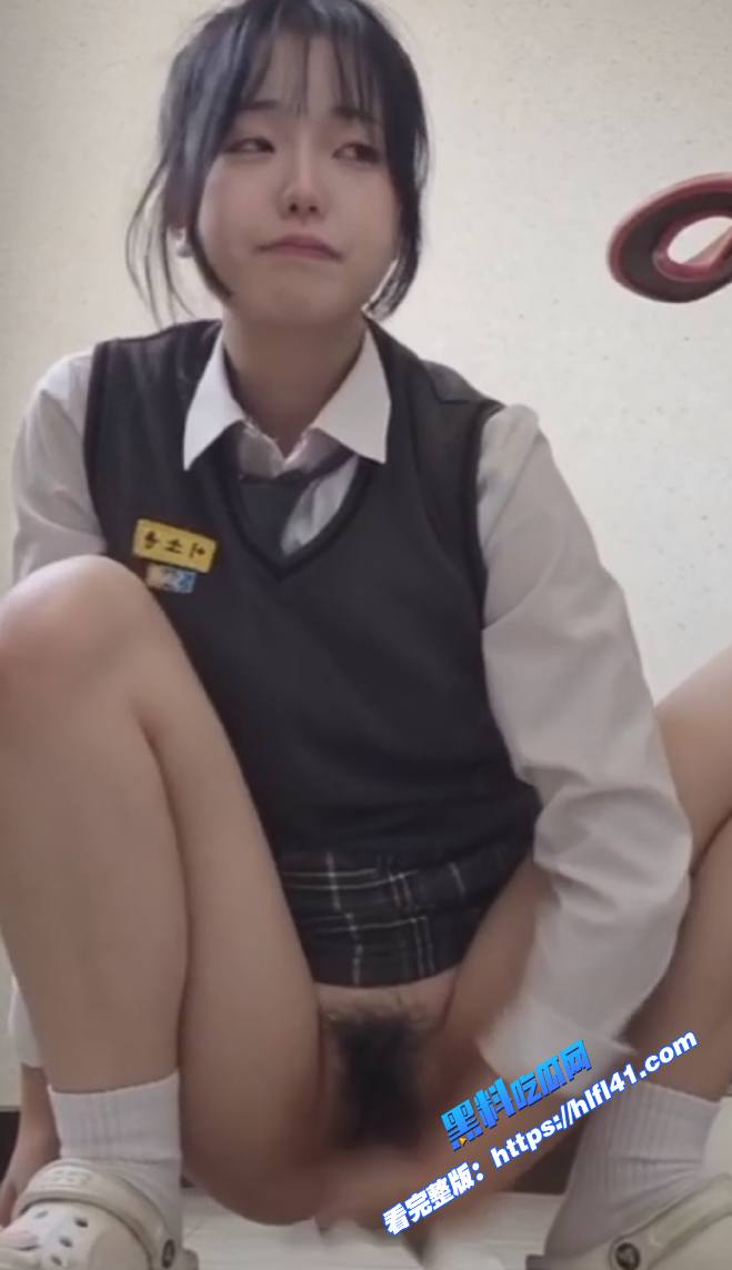 清纯可爱学生妹私下竟是反差婊在学校楼梯小穴自拍扣穴自慰简直就是小母狗 图10