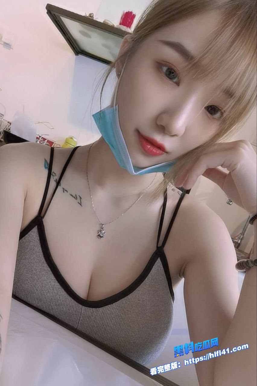 高颜值甜美女大学生私下里不为人知的一面抱住男友大鸡巴就是一顿乱舔深喉画面极其淫荡 10