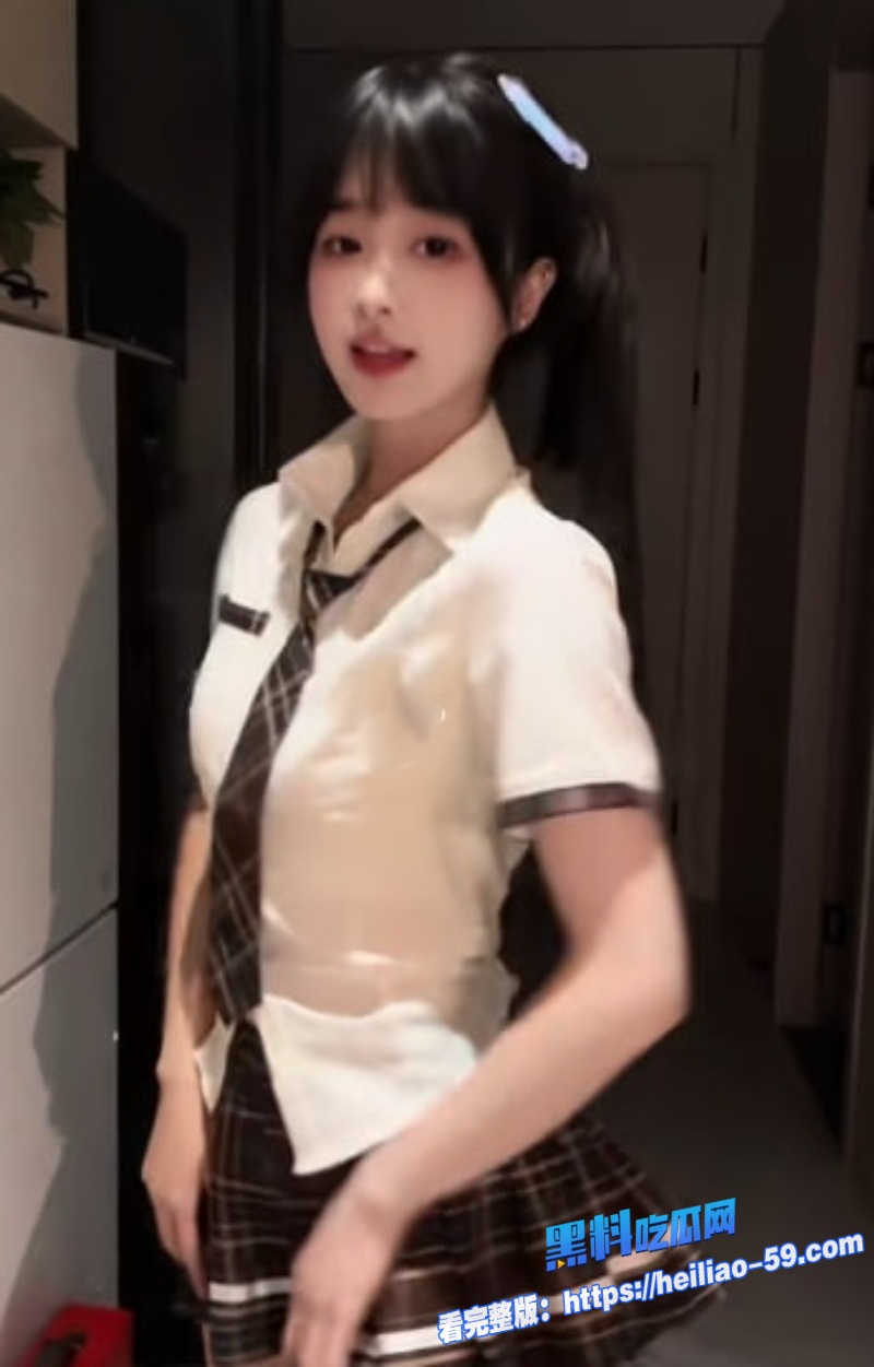 超人气网红Andmlove最新作品极品大奶翘臀反差母狗1