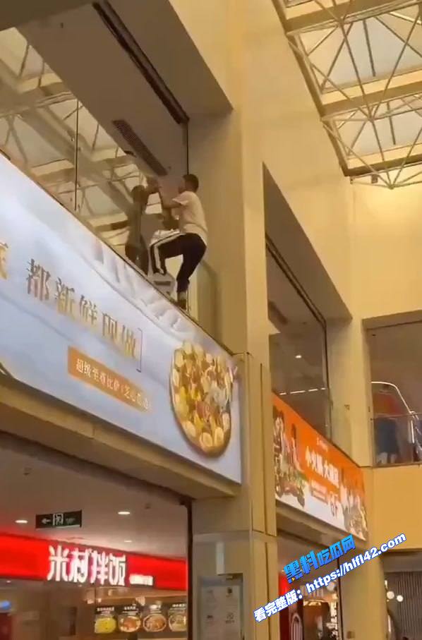 河北邯郸 一名当地三中的学生跳楼身亡因为母亲不给买东西还打了一巴掌结果跳楼轻生 图3 河北邯郸 一名当地三中的学生跳楼身亡因为母亲不给买东西还打了一巴掌结果跳楼轻生 图3