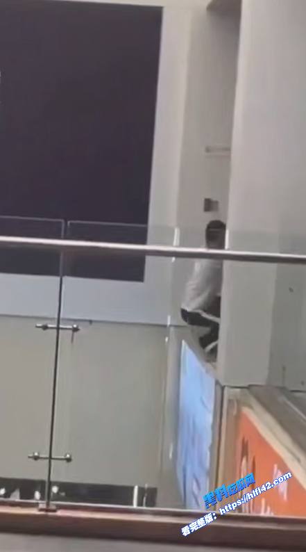 河北邯郸 一名当地三中的学生跳楼身亡因为母亲不给买东西还打了一巴掌结果跳楼轻生 图6 河北邯郸 一名当地三中的学生跳楼身亡因为母亲不给买东西还打了一巴掌结果跳楼轻生 图6