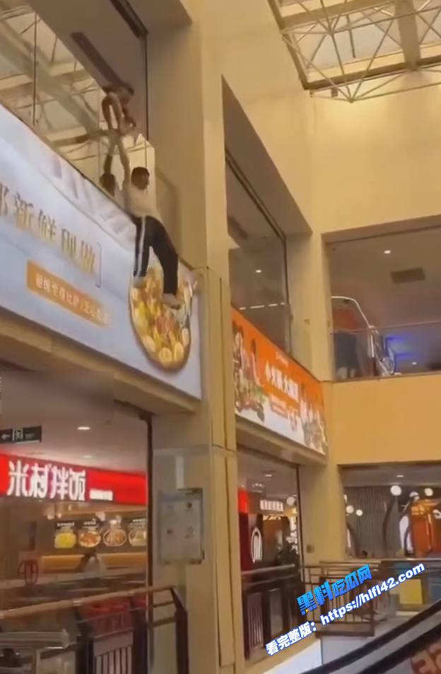 河北邯郸 一名当地三中的学生跳楼身亡因为母亲不给买东西还打了一巴掌结果跳楼轻生 图7 河北邯郸 一名当地三中的学生跳楼身亡因为母亲不给买东西还打了一巴掌结果跳楼轻生 图7