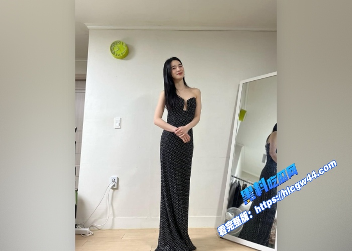 第二期韩国女星黑料金智妍大尺度女同性爱视频直接大庭广众之下磨豆腐真刺激 图5WH700x500px