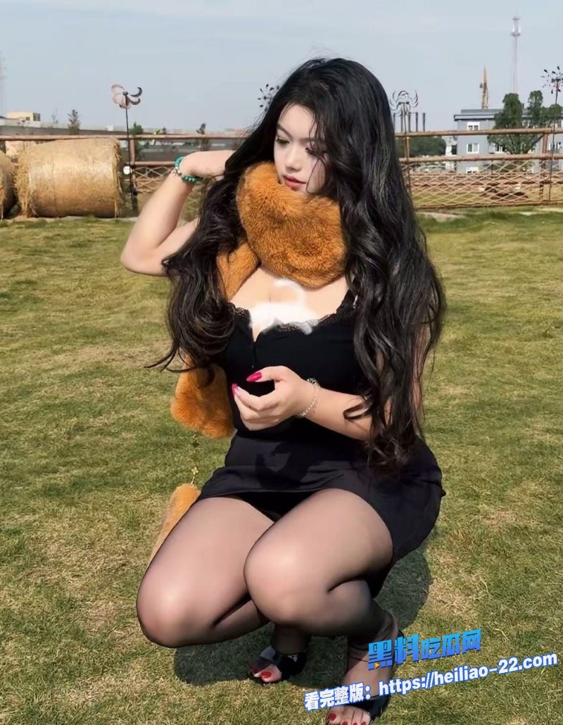 高颜值黑丝美女和男友福利视频曝光直播过程还先刮毛后面翘臀猛骑男友大屌浪叫不断 5