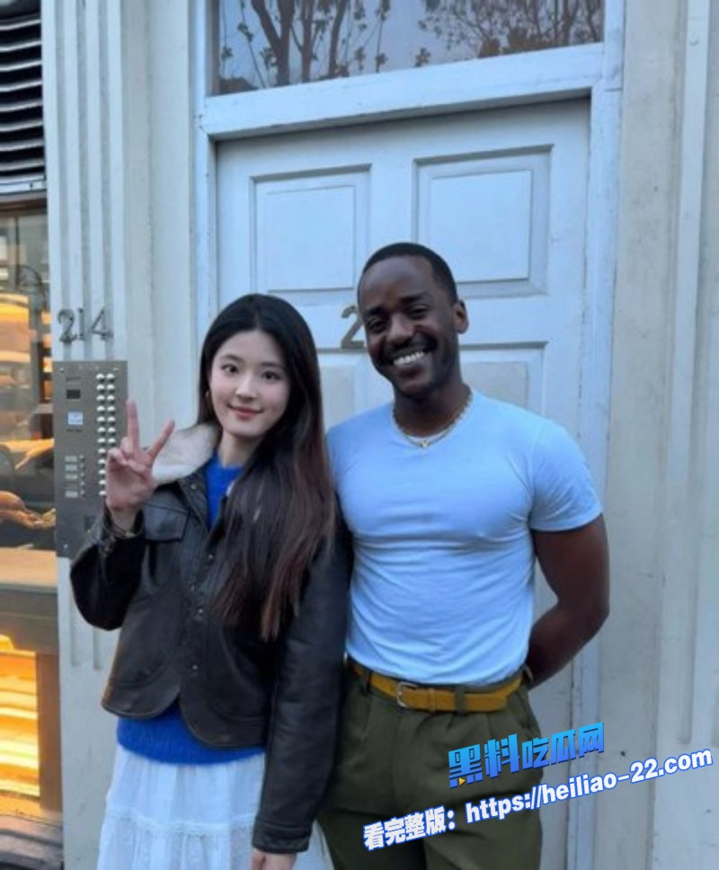 媚黑母狗张茜媛与黑人男友激情一夜从床上缠绵到鸳鸯浴贴身服务4 媚黑母狗张茜媛与黑人男友激情一夜从床上缠绵到鸳鸯浴贴身服务4