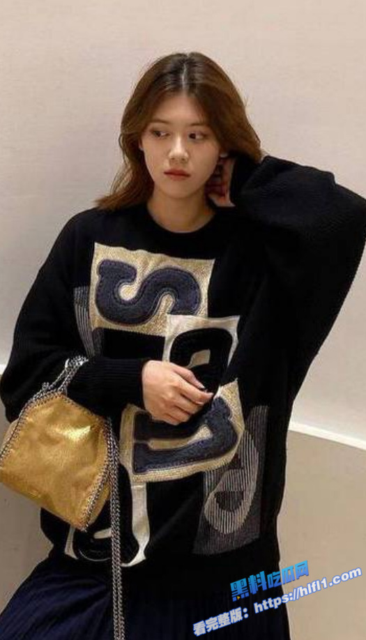 极品高颜值反差婊 把闷骚女友调教成了喜欢露出和吃鸡巴的母狗！2