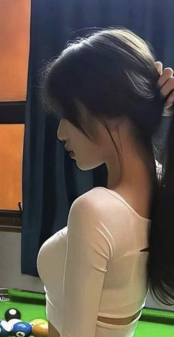 顶级淫妻母狗 背着老公参加多人运动 被几根大鸡巴狠狠的爆操 骚母狗一脸满足的享受！1