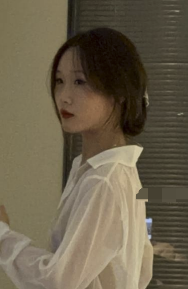 顶级淫妻母狗 背着老公参加多人运动 被几根大鸡巴狠狠的爆操 骚母狗一脸满足的享受!3 顶级淫妻母狗 背着老公参加多人运动 被几根大鸡巴狠狠的爆操 骚母狗一脸满足的享受!3