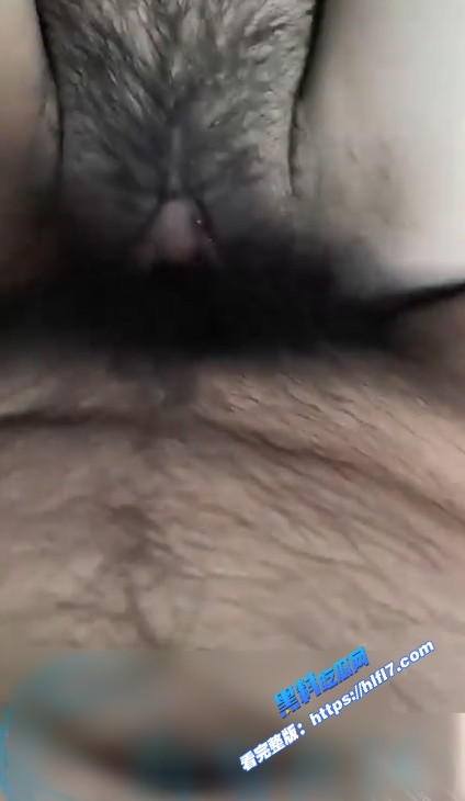 真实兄妹乱伦！和妹妹第一次开房 妹妹把第一次口交给了我 忍不住了直接无套后入妹妹！ 图6