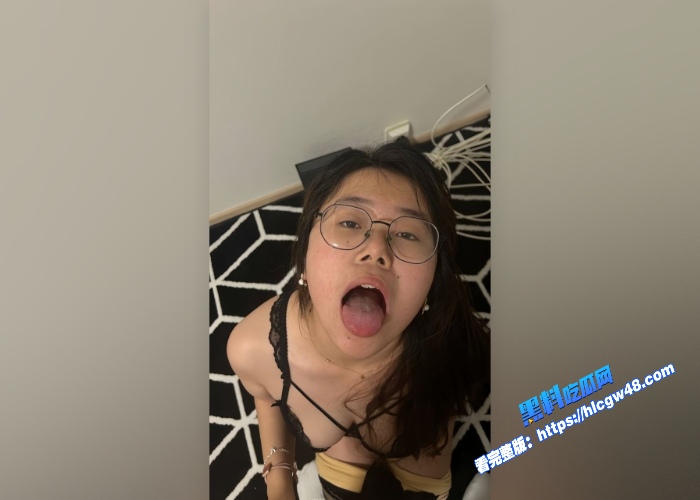 云盘泄密极品反差眼镜妹骚母狗私拍视频被流出被成功调教每天就想着吃肉棒超级淫荡 图2WH700x500px
