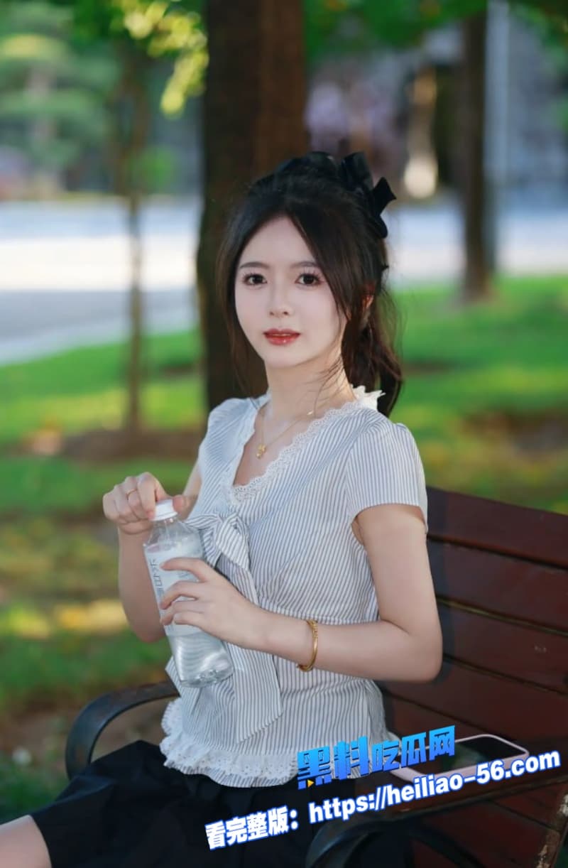 高颜值极品大学生身穿制服跪地深喉口交巨屌随后主动骑乘上来狂摇白虎嫩穴真的太嫩了 4 高颜值极品大学生身穿制服跪地深喉口交巨屌随后主动骑乘上来狂摇白虎嫩穴真的太嫩了 4
