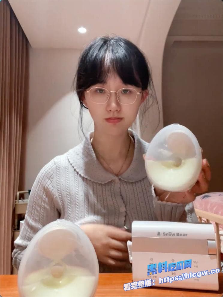 自媒体新赛道,自动吸奶器擦边视频,看青春美女变少妇过程 还是别人的老婆好看!图2 自媒体新赛道,自动吸奶器擦边视频,看青春美女变少妇过程 还是别人的老婆好看!图2