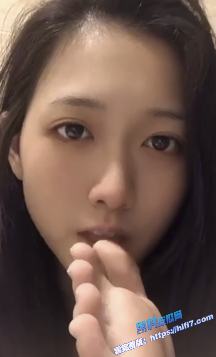 极致反差母狗博主 调教日记 重度性瘾患者 喜欢捆绑舔脚 在线请求主人的调教！2