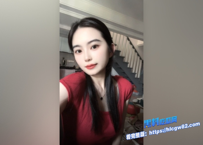 广东高档小区包租公的特殊癖好第二期隔山有眼租房都装隐藏监控摄像头记录美女租客家中全裸做爱洗澡全过程这比N号房还刺激 图1