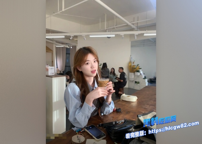 广东高档小区包租公的特殊癖好第二期隔山有眼租房都装隐藏监控摄像头记录美女租客家中全裸做爱洗澡全过程这比N号房还刺激 图2