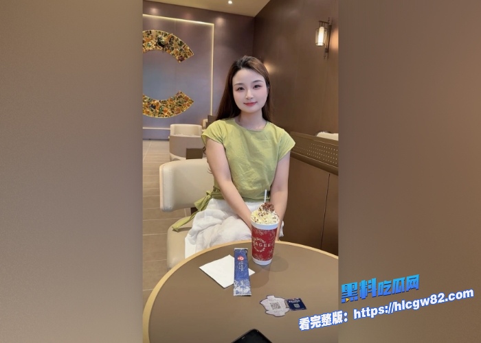 广东高档小区包租公的特殊癖好第二期隔山有眼租房都装隐藏监控摄像头记录美女租客家中全裸做爱洗澡全过程这比N号房还刺激 图5