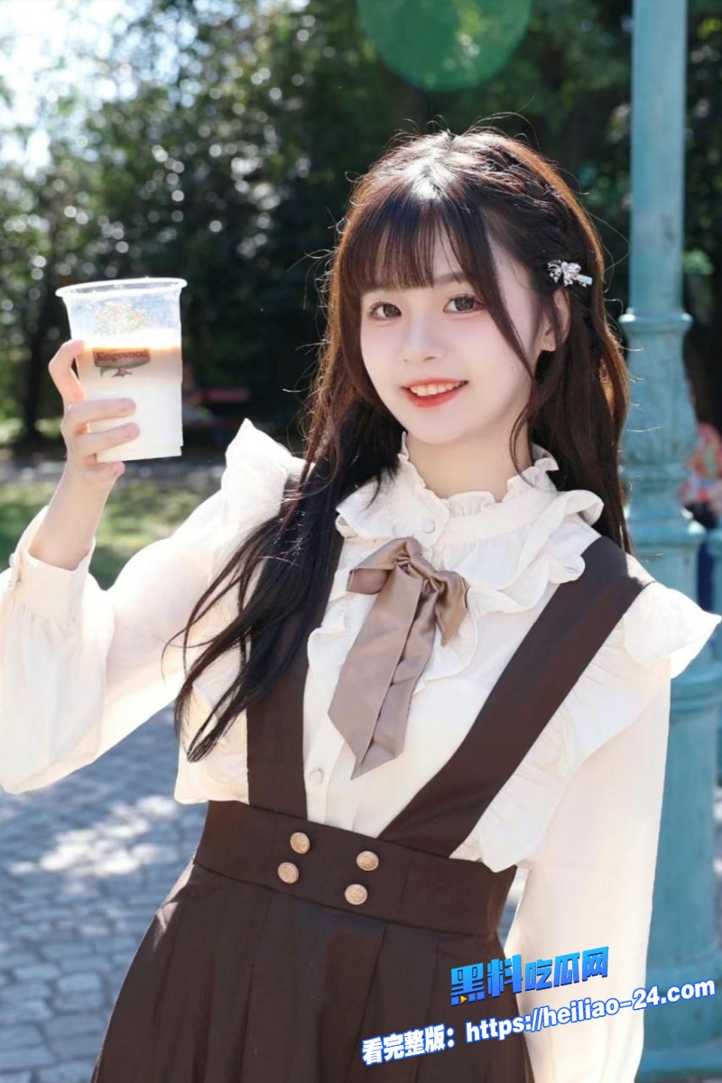 反差萝莉天花板粉色洛丽塔迷妹穿白丝长袜主动上位5