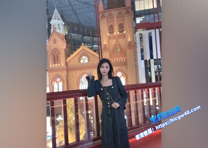 云南某高校美女被渣男网络招聘模特套路脱光衣服展示身材洗澡给他看小美女太单纯了 图1WH700x500px