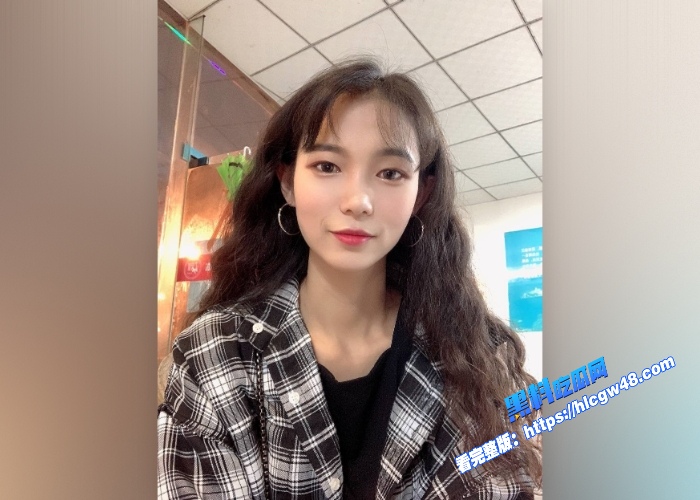 云南某高校美女被渣男网络招聘模特套路脱光衣服展示身材洗澡给他看小美女太单纯了 图2WH700x500px