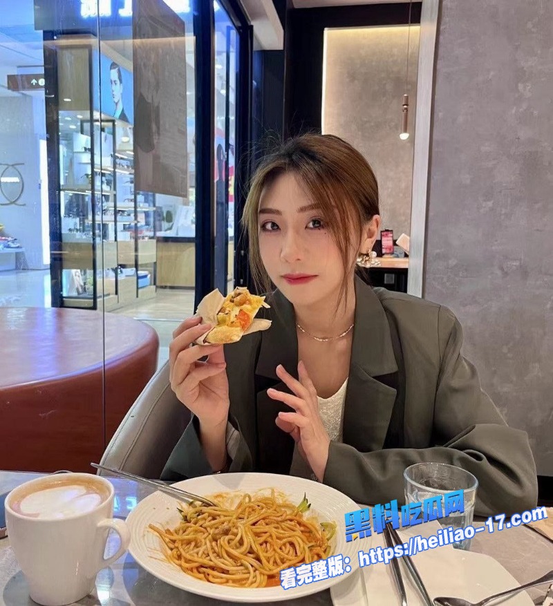 老外在中国约炮爽翻天极品美女杨亚排队主动倒贴求操1