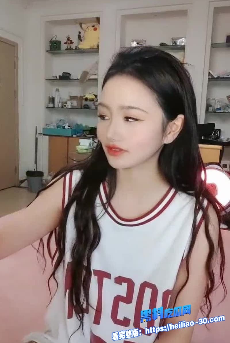 精神小妹裸聊下海直播各种激情玩法全曝光开裆黑丝白虎馒头穴 被对象猛干到红肿溢汁 1 精神小妹裸聊下海直播各种激情玩法全曝光开裆黑丝白虎馒头穴 被对象猛干到红肿溢汁 1