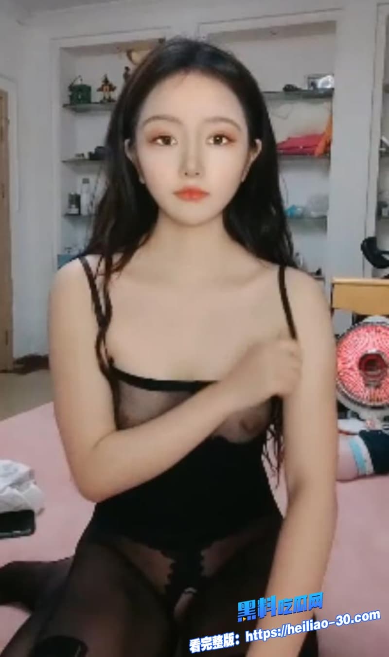 精神小妹裸聊下海直播各种激情玩法全曝光开裆黑丝白虎馒头穴 被对象猛干到红肿溢汁 9 精神小妹裸聊下海直播各种激情玩法全曝光开裆黑丝白虎馒头穴 被对象猛干到红肿溢汁 9