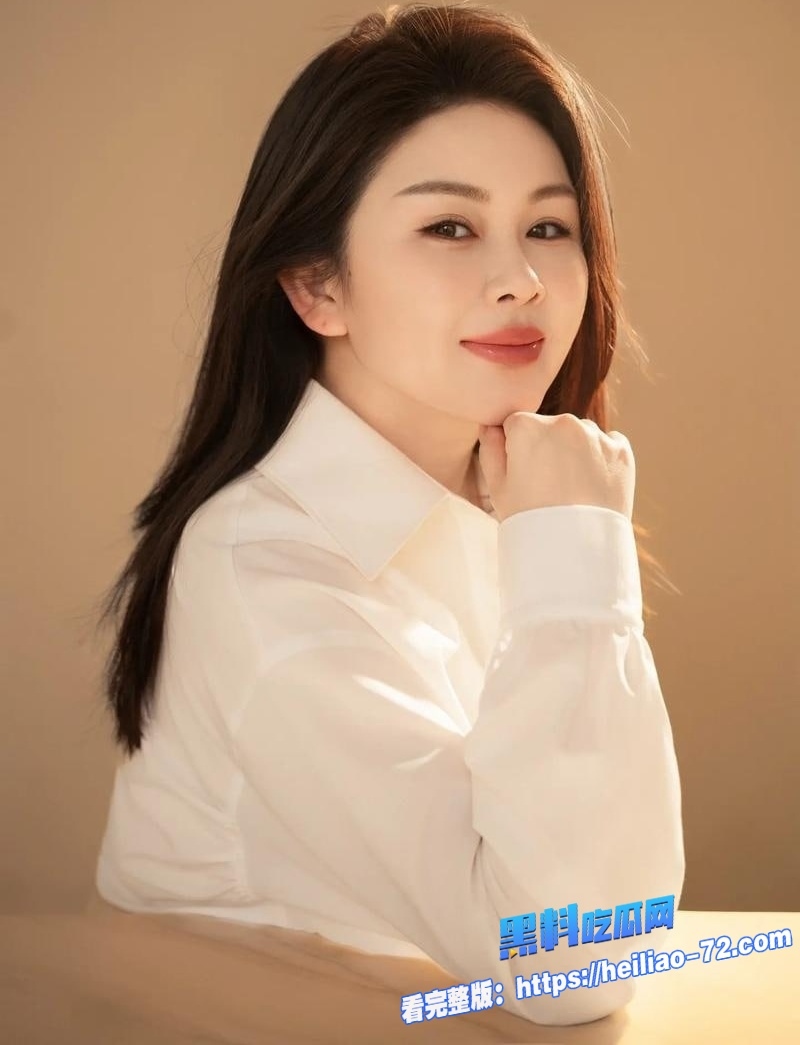 海角乱伦儿子发现老妈偷情后疯狂操妈妈黑丝骚穴3