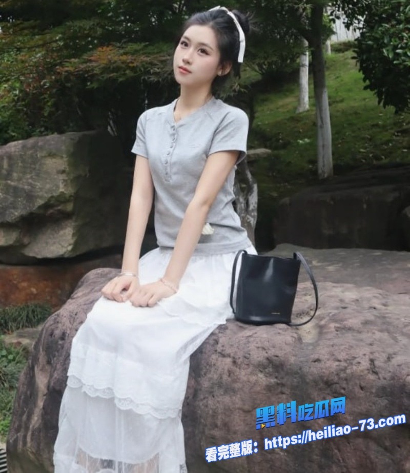 西安大学最美校花女友跪地深喉太骚了这绝美容颜太让人上头4