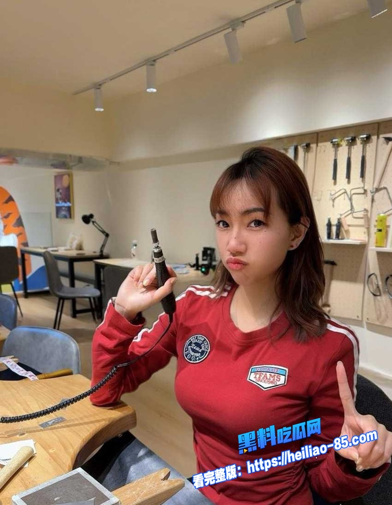 深圳大学经济系系花吴悦茹性爱视频 床上化身骚话女友 喊爸爸求操淫语不断 画面极度刺激图2