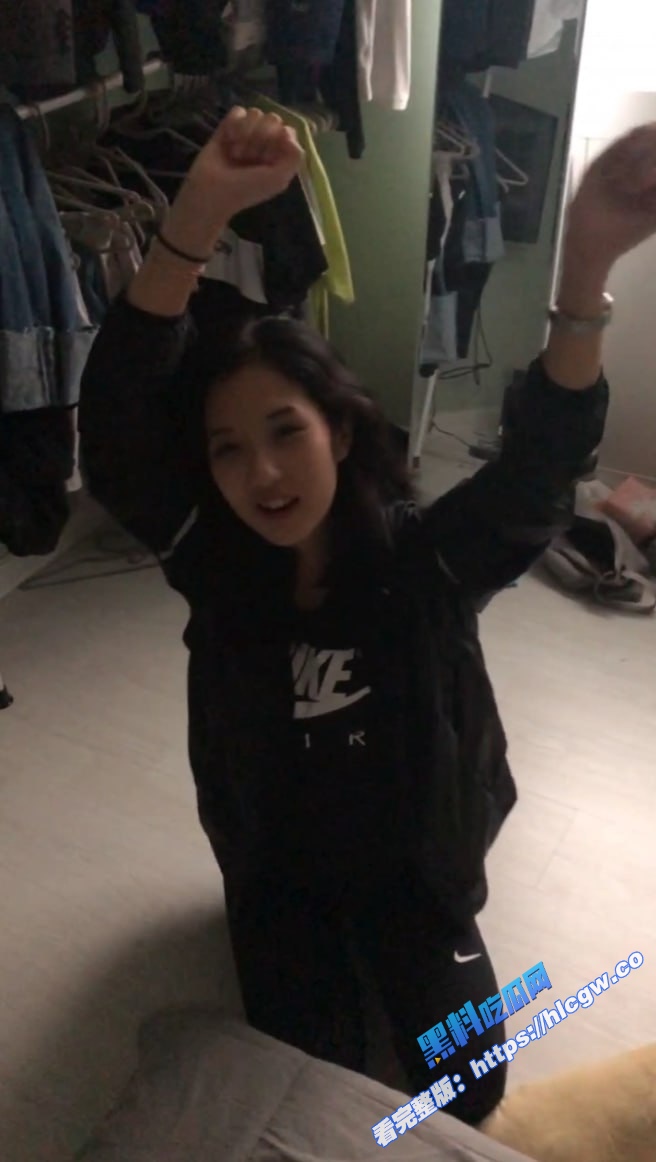 颜值不错的学生妹子 在出租屋里被男友各种玩弄爆草 妹子非常听话1