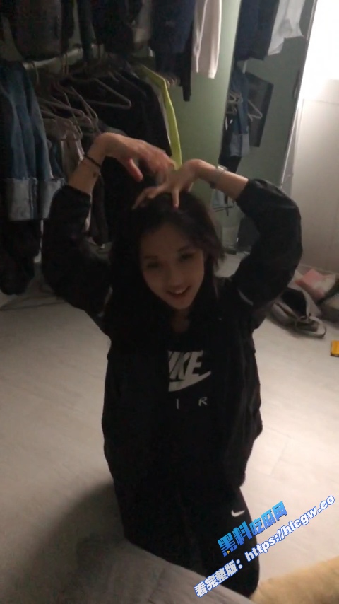 颜值不错的学生妹子 在出租屋里被男友各种玩弄爆草 妹子非常听话2