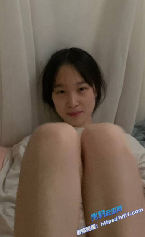 极品反差婊 跟00后女友出门旅游 让大家一起看看这个骚货有多骚 口活非常棒！1