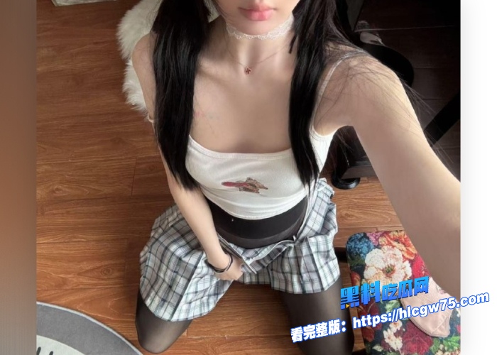推特新晋00后超甜少女网黄洛洛幻想屋可爱萌妹子黑丝美腿勾引奔驰大哥 图3