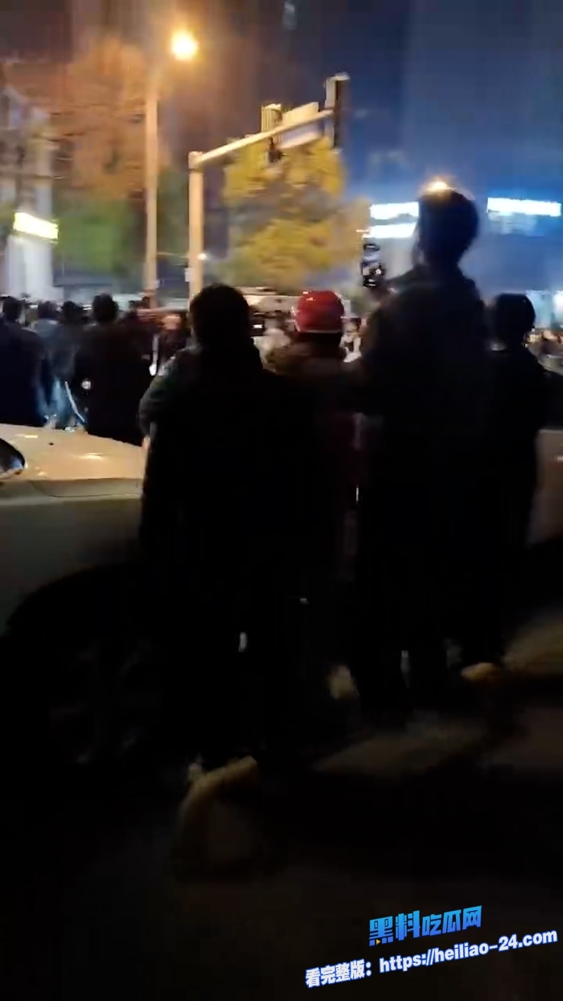 长沙外卖事件长沙合能璞丽小区物业双标激怒骑手千人大军鸣笛抗议现场视频流出太燃了 19