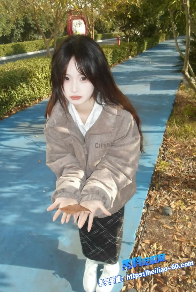 高颜值文静乖乖女私拍性爱视频流出露脸身穿开裆黑丝被男友暴力打桩淫荡本性彻底暴露1 高颜值文静乖乖女私拍性爱视频流出露脸身穿开裆黑丝被男友暴力打桩淫荡本性彻底暴露1