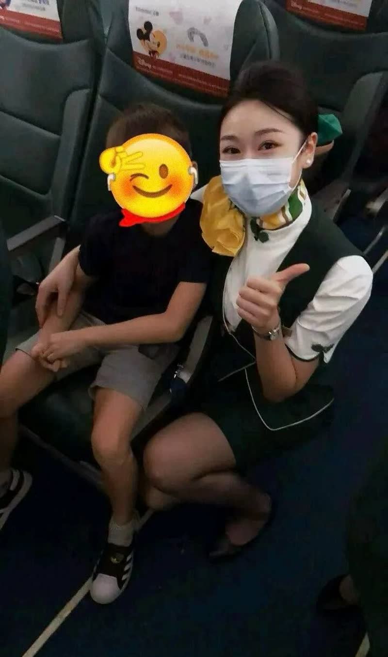 春秋航空曝大瓜!第八中队已婚副驾李俊杰出轨同公司空姐! 春秋航空曝大瓜!第八中队已婚副驾李俊杰出轨同公司空姐!