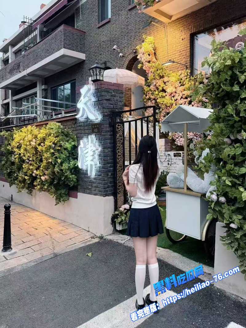 黑丝女神户外帐篷野战突遭路人 吓得要死还猛操内射两次 精液流鸡巴上太他妈刺激图6 黑丝女神户外帐篷野战突遭路人 吓得要死还猛操内射两次 精液流鸡巴上太他妈刺激图6