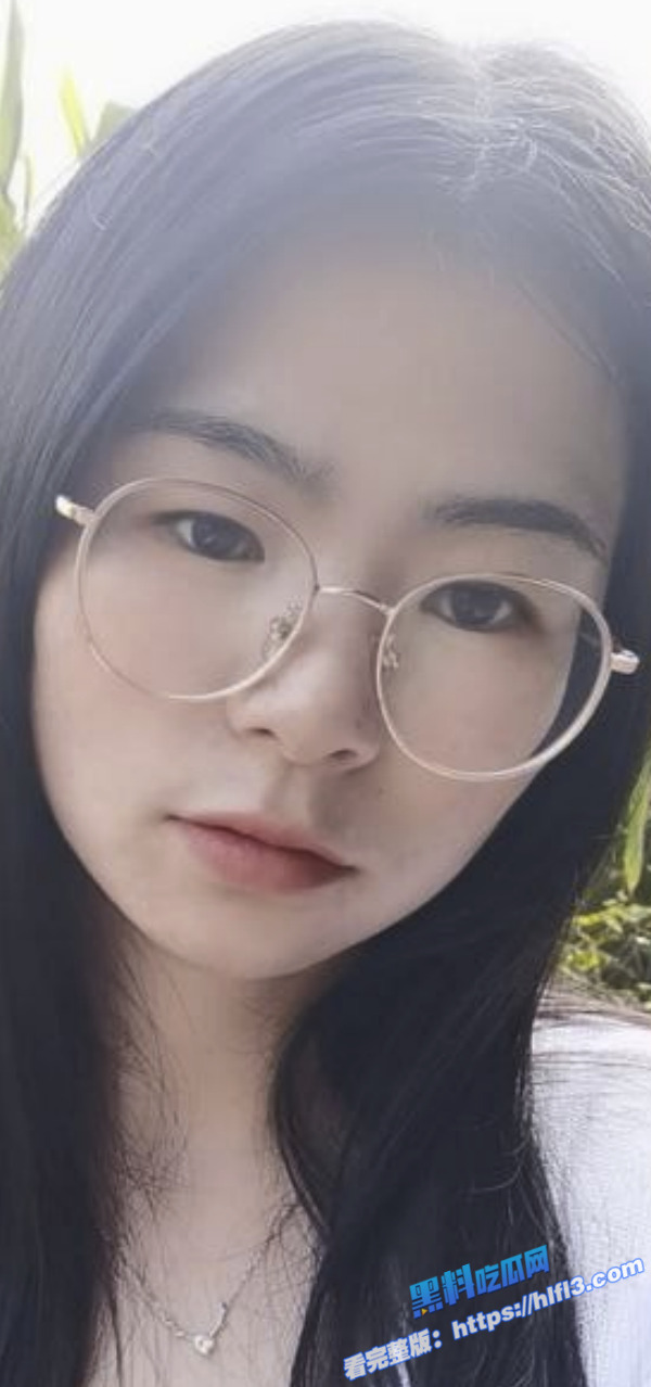 瓜友投稿 江西萍乡的老师娇娇被男友曝光做爱场面 床上主动让男友颜射1