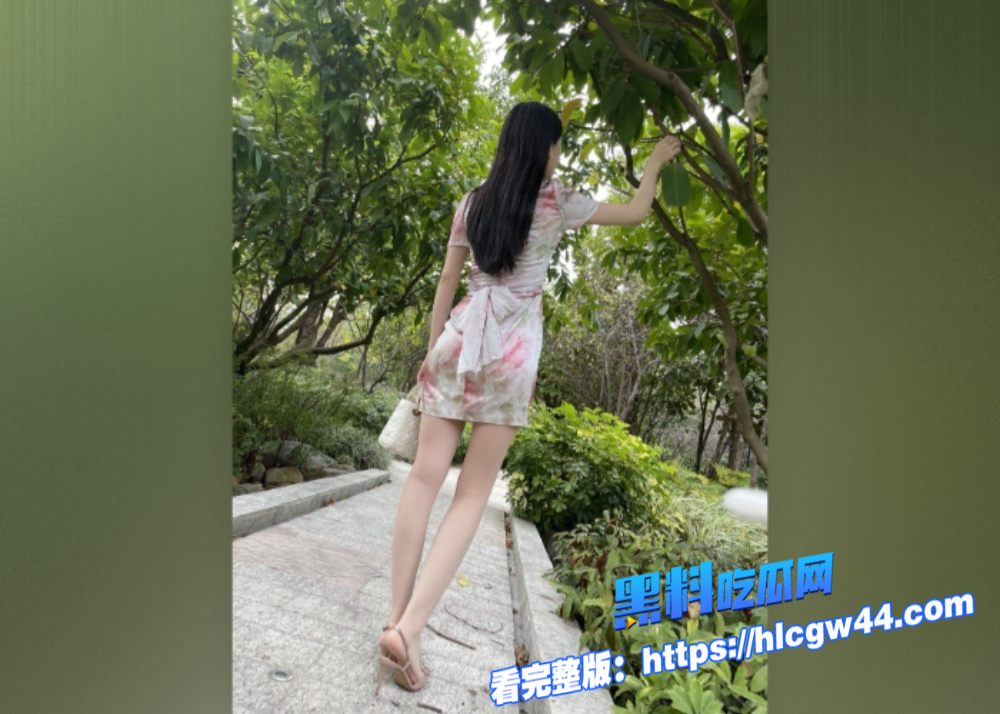 极品美女Chloe霏霏扮演空姐跪着给金主爸爸口交这小眼神太想狠狠的给她插入进去了 3