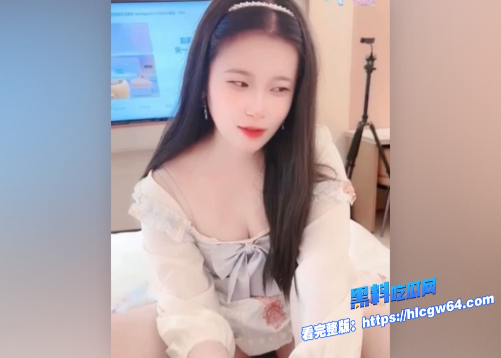 河北婊子 范江莉 露脸性爱曝光，少女萝莉装扮反差极了，白丝短袜足交 操完粉逼操菊花 这样女朋友哪里找？图2