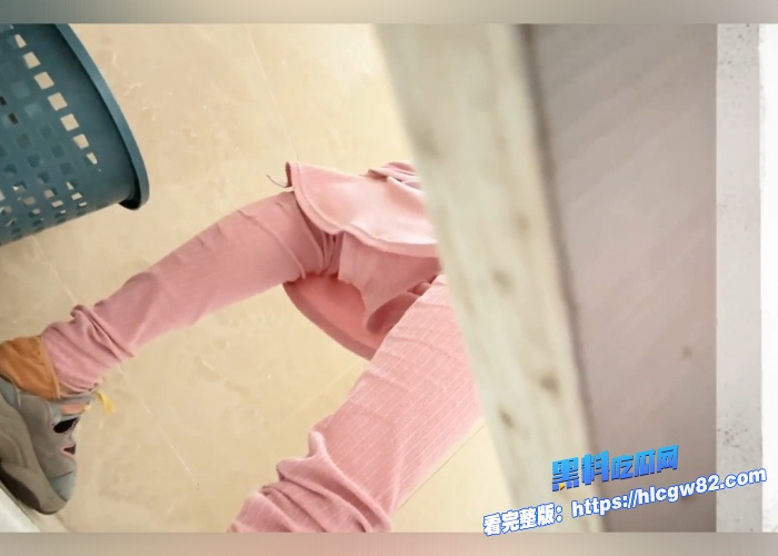 不会还有人不知道舞蹈生连体衣怎么尿尿的吧瓜友偷拍给你实地观察一下女生连体衣如何正确尿尿不会尿衣服上 图8