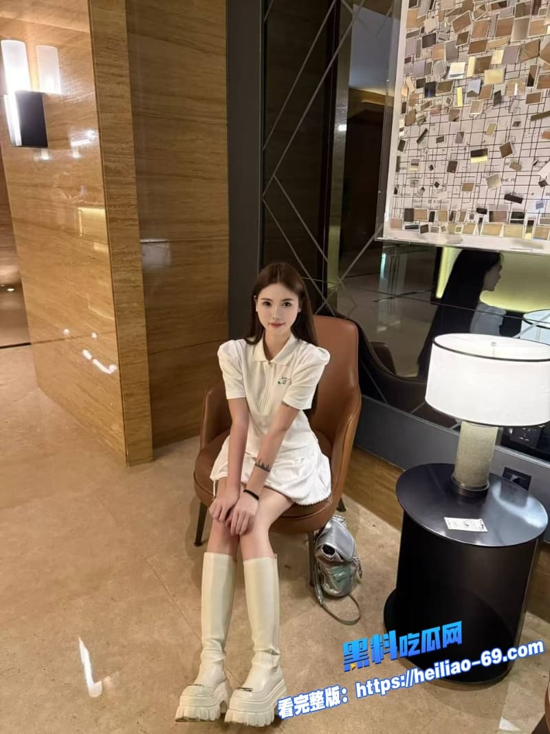 海角姐弟乱伦姐姐喝醉后弟弟偷偷爬床调教无套强插嫩穴爆干娇喘声超诱惑3 海角姐弟乱伦姐姐喝醉后弟弟偷偷爬床调教无套强插嫩穴爆干娇喘声超诱惑3