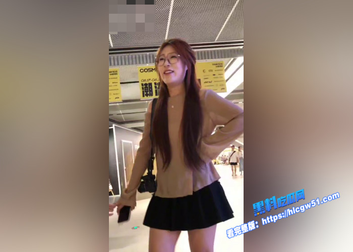 街头抄底偷拍！商场偷拍高颜值模特 美丽翘臀包裹着黑色内内 让人忍不住鼻血狂喷3