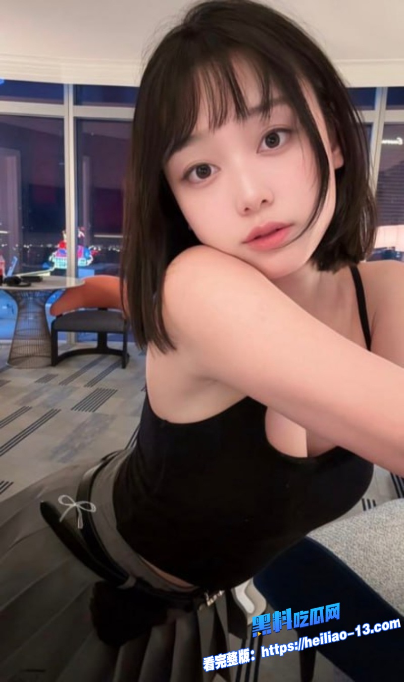 极品清纯美足M小母狗糖心黑猫露娜酱定居美国3